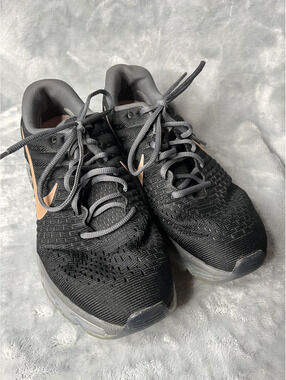 Preloved Nike Women's Black Metallic Red Bronze Sneakers Size 9